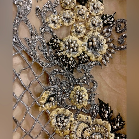 SALE.closing closet. Pakistani designer shalwar kameez -3 pieces - Picture 3 of 7